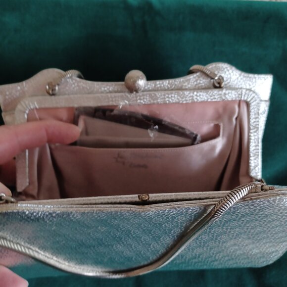 Silver Metallic Purse with double silver serpentine chain handles, vintage. - Picture 3 of 6